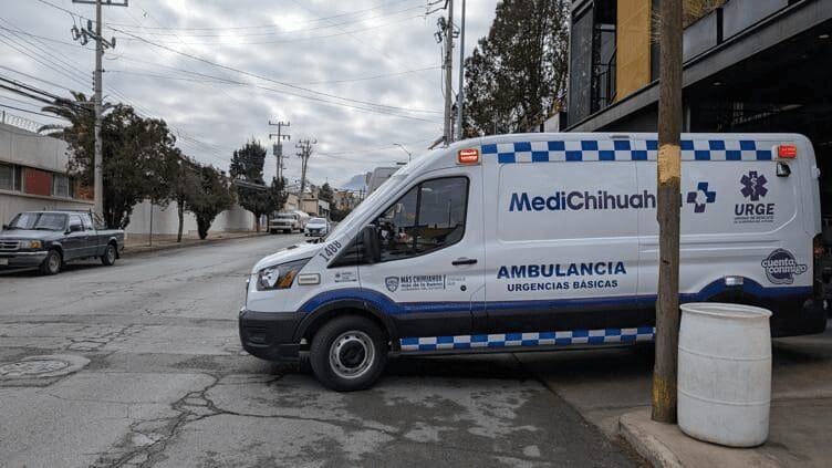 Atienden a tres personas intoxicadas por monóxido en departamentos de la Talavera en Chihuahua.