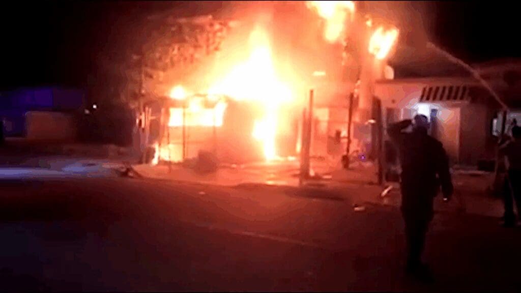 Incendio en la colonia Nacional deja un hombre muerto y un lesionado.