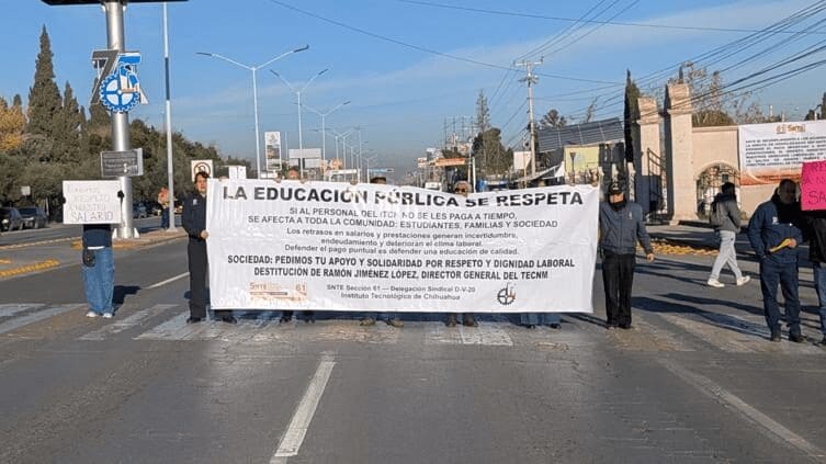 Docentes del ITCH protestan por pagos impuntuales y mala administración.