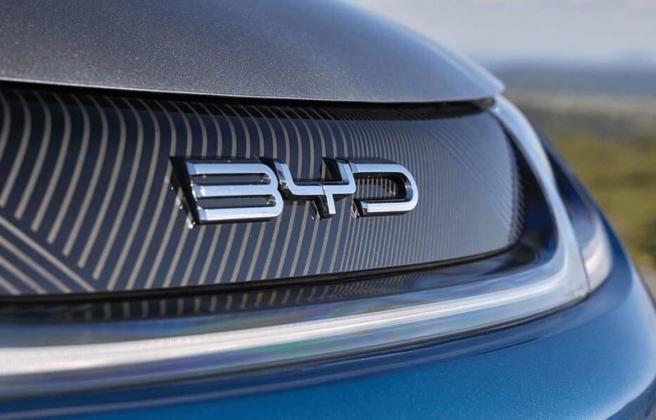 Tesla pierde liderazgo mundial en autos eléctricos frente a BYD