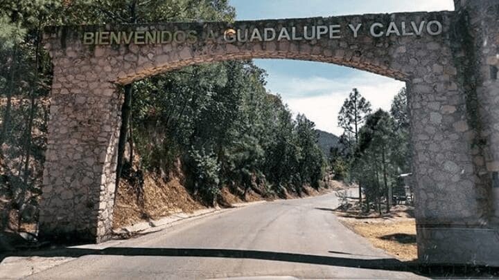 Ejecutan a un hombre con 41 disparos en Guadalupe y Calvo; Fiscalía investiga.