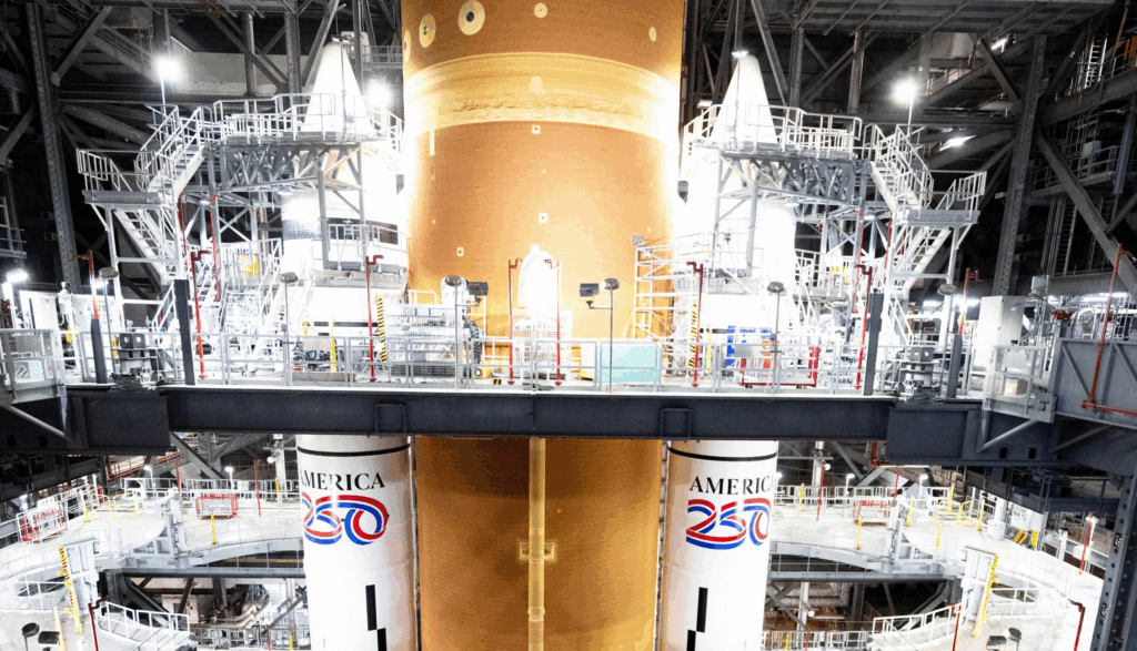 La NASA se prepara para lanzar Artemis II rumbo a la Luna, pese a dudas técnicas sobre el escudo térmico de la nave Orión.