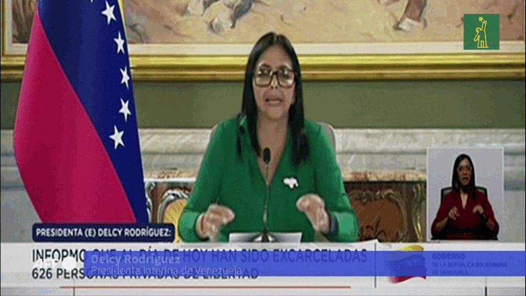 Delcy Rodríguez afirma que 626 personas han sido excarceladas en Venezuela y pedirá a la ONU verificar la cifra, aunque ONG como Foro Penal registran menos casos.
