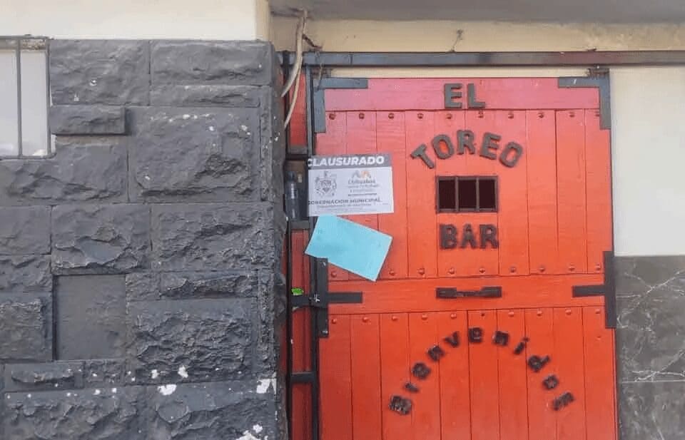 Clausuran nuevamente el bar El Toreo en Chihuahua por riña con lesionados.