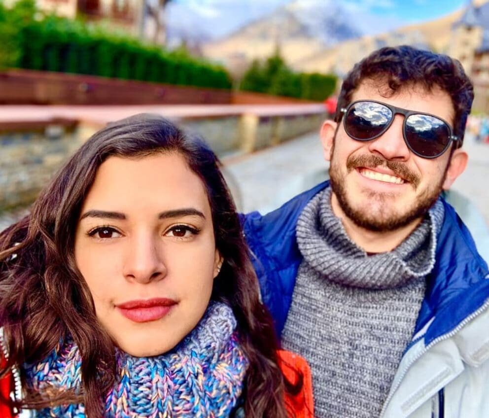 La esposa de Alexis Ortega publicó un mensaje que fans relacionan con la muerte del actor que dio voz a Spider-Man en español.