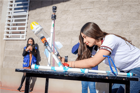 DIF Municipal realizó conferencia y actividades en el Centro STEM San Quintín para impulsar la participación de niñas en ciencia y tecnología en Chihuahua.