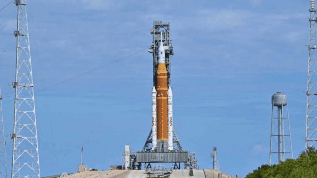 NASA avanza en pruebas finales del cohete SLS rumbo a Artemis II.