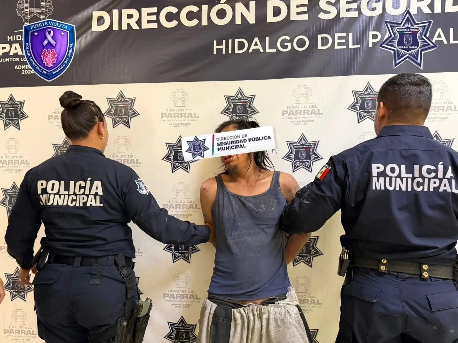 Detienen en Parral a hombre acusado de violencia familiar, daños y lesiones a un policía en la colonia La Peña.