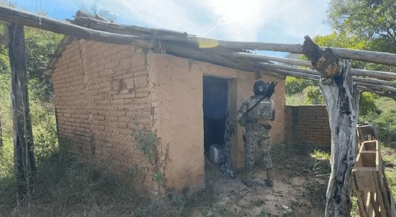 Refuerzan operativos en Concordia, Sinaloa, por reportes de una presunta fosa ligada a la desaparición de mineros.