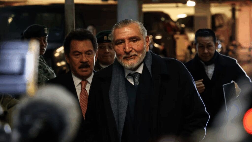 Adán Augusto López renunció a la coordinación de Morena en el Senado; Ignacio Mier asumirá el liderazgo legislativo.