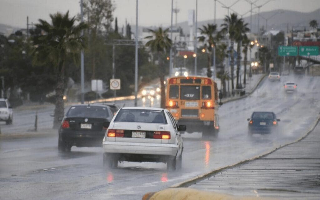 Lluvia, cielo nublado y temperaturas frescas se presentan este lunes en Chihuahua, según Protección Civil.