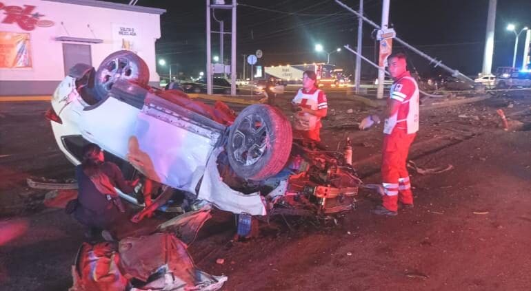 Gobernadora Maru Campos entregó reconocimientos a 13 paramédicos de Cruz Roja por atender choque en el Toledano donde murieron dos jóvenes.