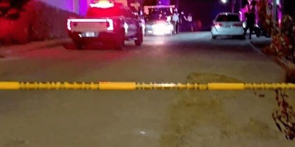 Menor muere tras volcadura de Camaro en el Corredor Comercial de Cuauhtémoc.