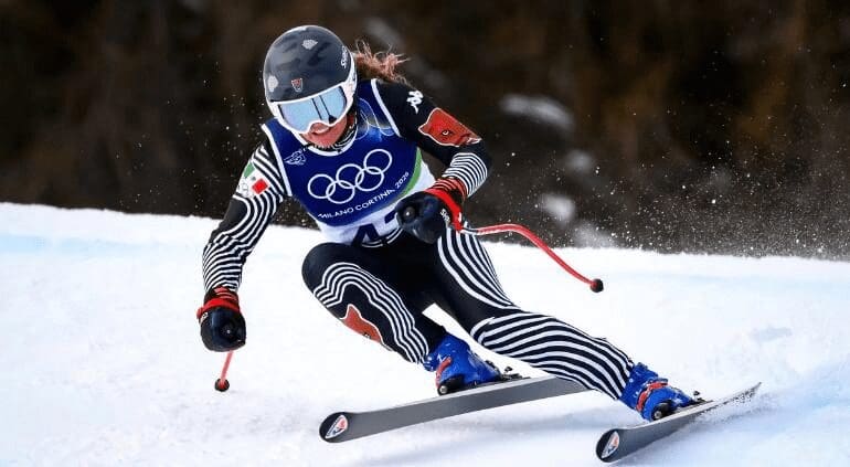 Sarah Schleper fue descalificada en el eslalon gigante por exceder el tamaño permitido de sus esquís.
