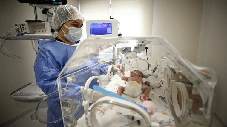 Investigaciones analizan efectos del COVID-19 durante el embarazo en el desarrollo infantil.
