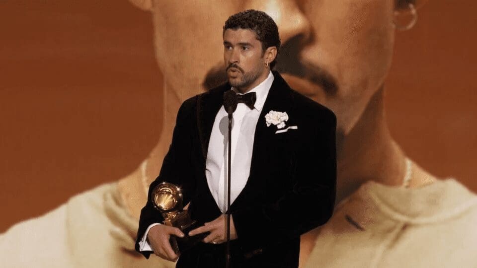 Bad Bunny gana el Grammy al Álbum del Año y hace historia en la música latina.