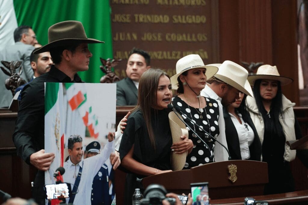 Grecia Quiroz, alcaldesa de Uruapan, denunció una presunta persecución política tras la actualización catastral y afirmó que Morena teme perder Michoacán.