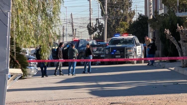 Ejecutan a joven de 22 años en la colonia Robinson tras ataque armado en el cruce de 63 y Zubirán; Fiscalía investiga y asegura evidencias balísticas.