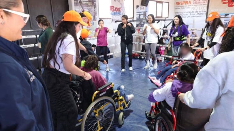 IMCFD organiza clase muestra de boxeo adaptado para niñas y niños del CRIT Chihuahua.