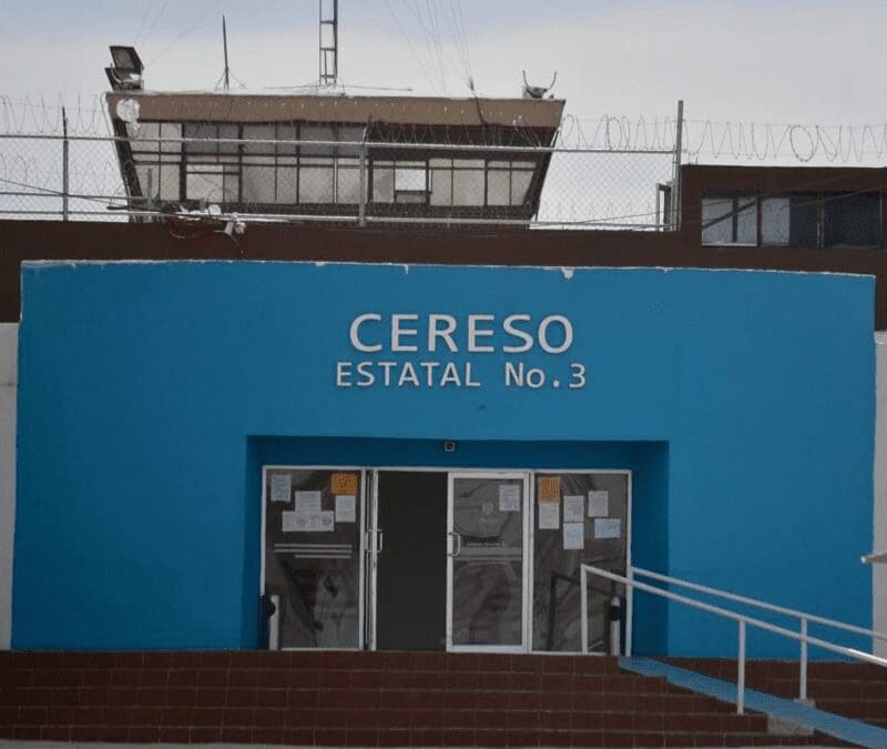Un reo del Cereso 3 de Ciudad Juárez fue encontrado sin vida tras presentar golpes; autoridades estatales ya investigan el caso dentro del penal.