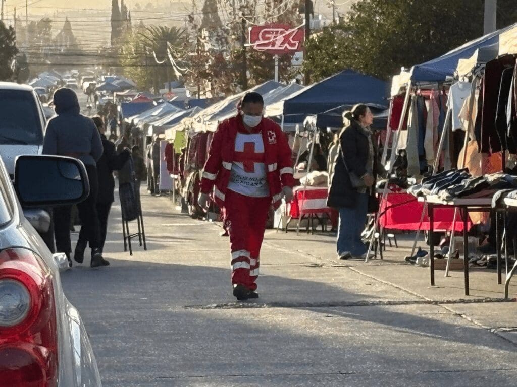 Un flamazo en un tanque de gas dentro de un puesto del tianguis en la colonia Rosario provocó movilización de bomberos y Cruz Roja; una mujer resultó lesionada.