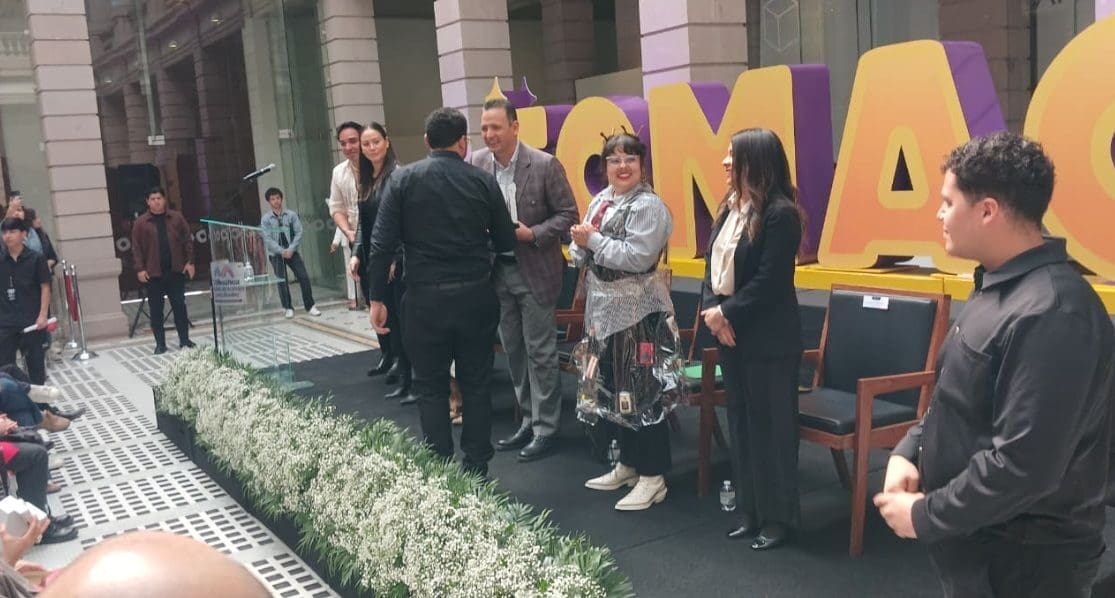 Marco Bonilla entregó reconocimientos del FOMAC 9, que apoyará 44 proyectos de 62 artistas con una bolsa histórica de 4.2 millones de pesos en Chihuahua Capital.