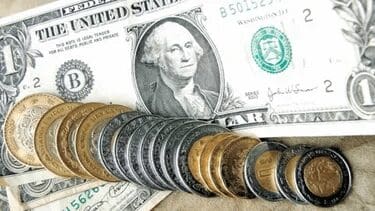 El peso mexicano avanza frente al dólar y se ubica en 17.29 pesos este 3 de febrero.