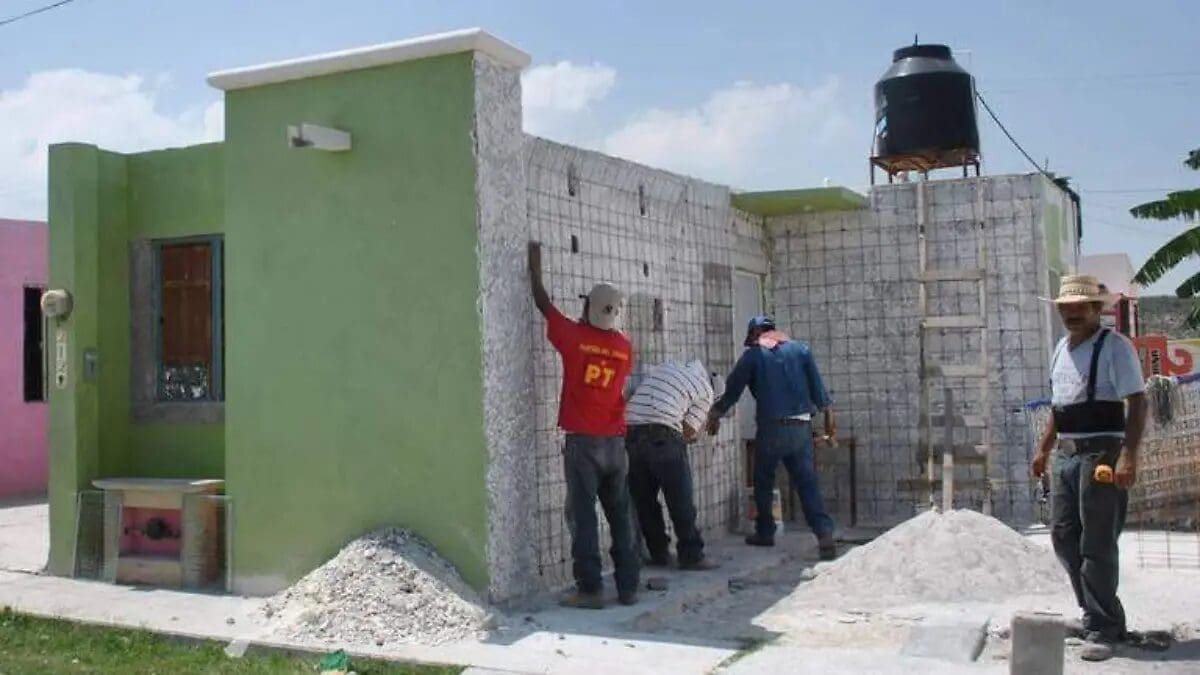 El alcalde Marco Bonilla propone reforma al reglamento de construcción en Chihuahua para exigir materiales térmicos y ahorro de energía.