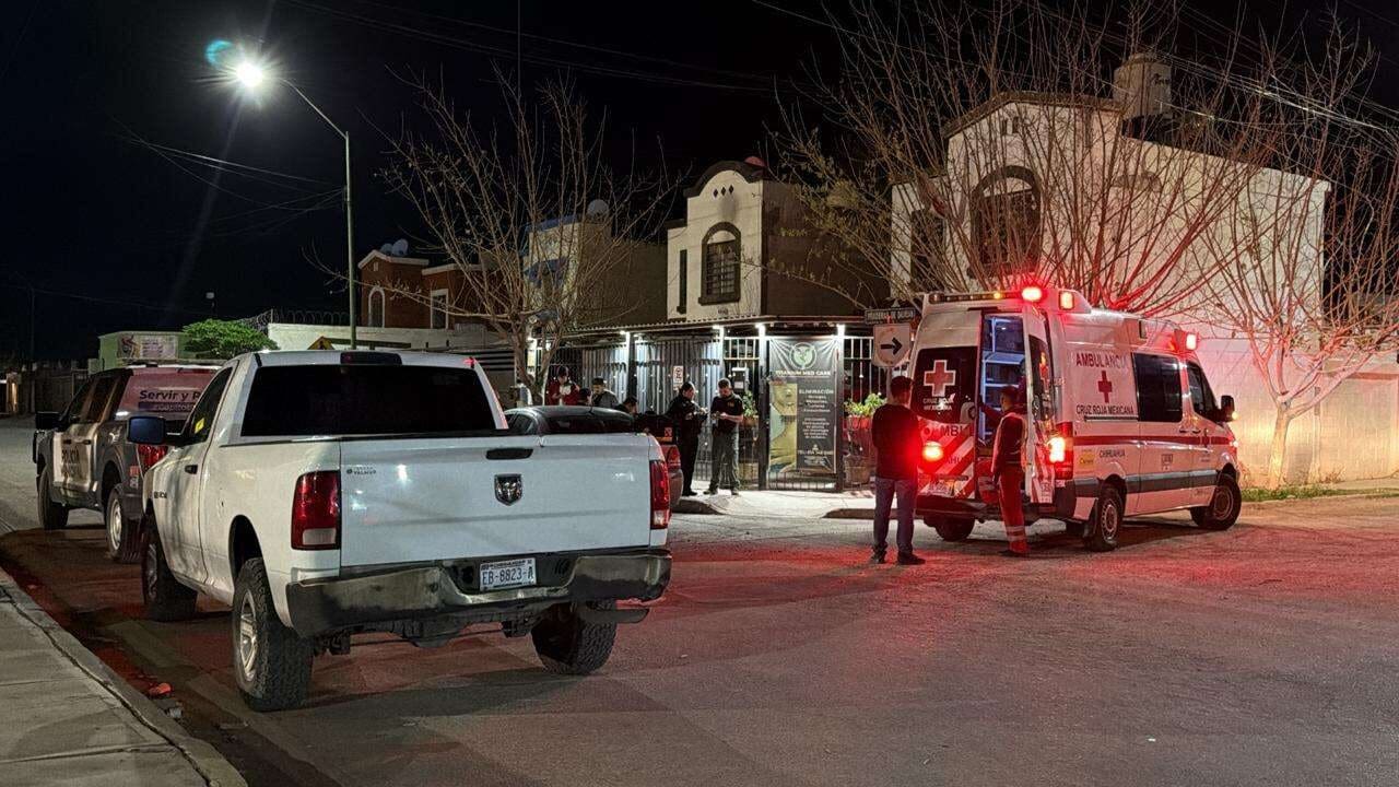 Un menor de 15 años fue baleado en la colonia Praderas del Sur en Chihuahua. Resultó herido en una mano y pidió auxilio en un domicilio particular.
