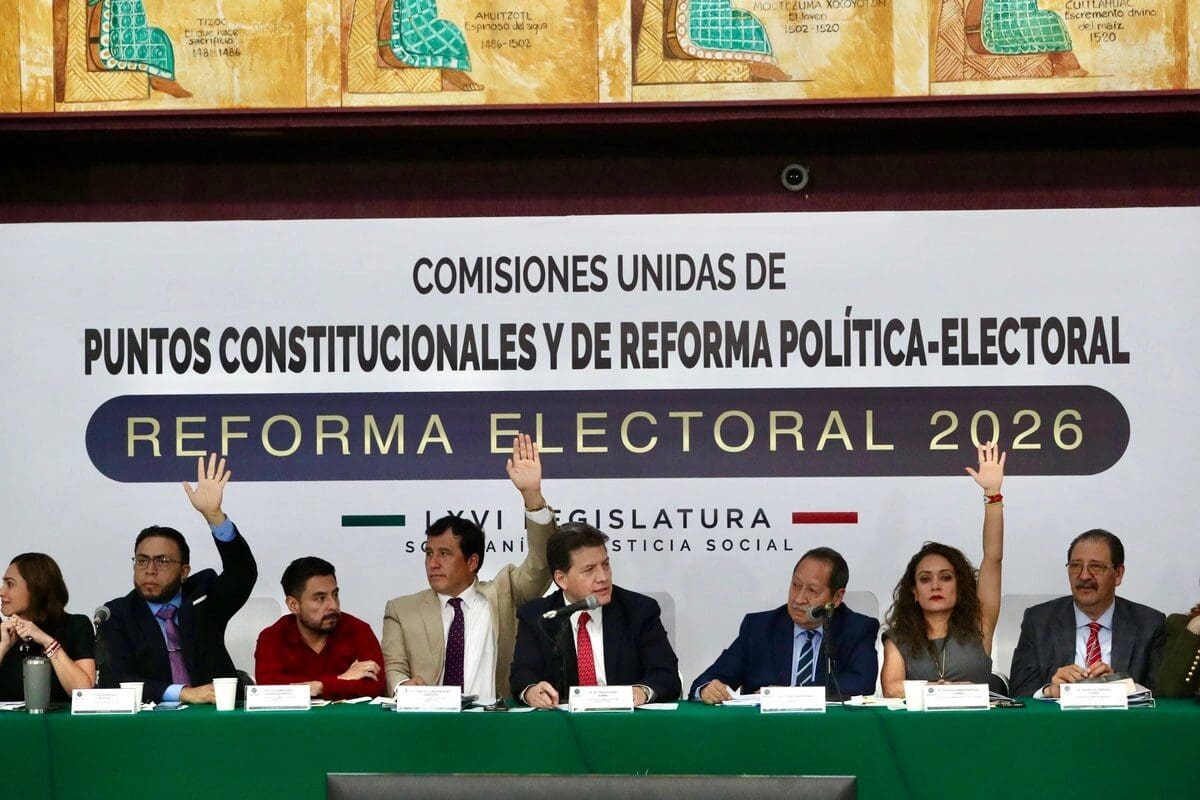 Claudia Sheinbaum anuncia Plan B tras rechazo a la Reforma Electoral. Conoce los detalles sobre el ahorro de 4 mil mdp y cambios en congresos locales.