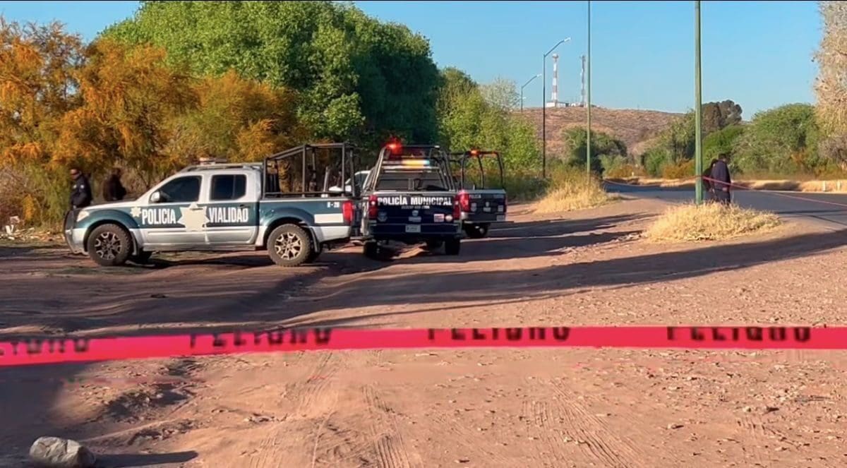 Localizan cuerpo envuelto en hule negro en el libramiento de Aldama. Autoridades de Chihuahua investigan el hallazgo en el libramiento Juan Pablo II.