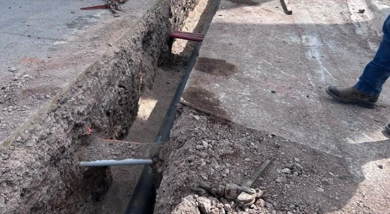 Antes de excavar en tu casa en Chihuahua, llama al 072. Evita daños en ductos de gas y luz notificando tus obras a Desarrollo Urbano.