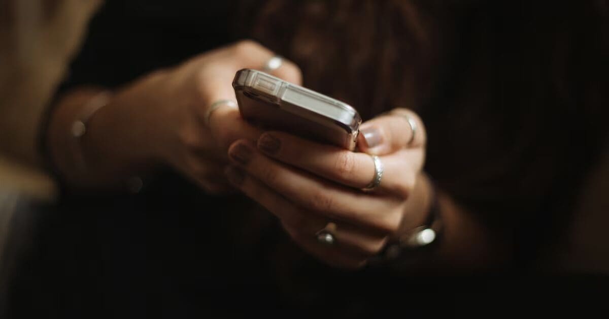 Conoce la iniciativa de Ricardo Monreal contra el spam: reglas para empresas y multas por enviar publicidad sin permiso del consumidor.