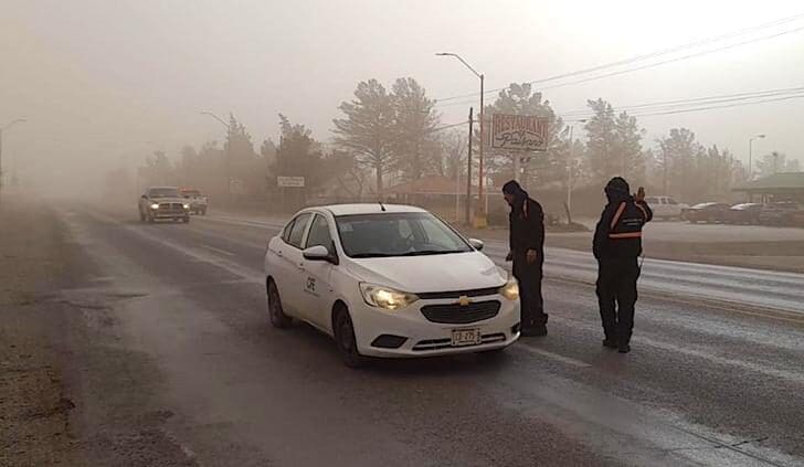 Alerta en Chihuahua por vientos de 65 km/h y tolvaneras en carreteras. Consulta el pronóstico del Frente Frío 41 y las temperaturas para este lunes.