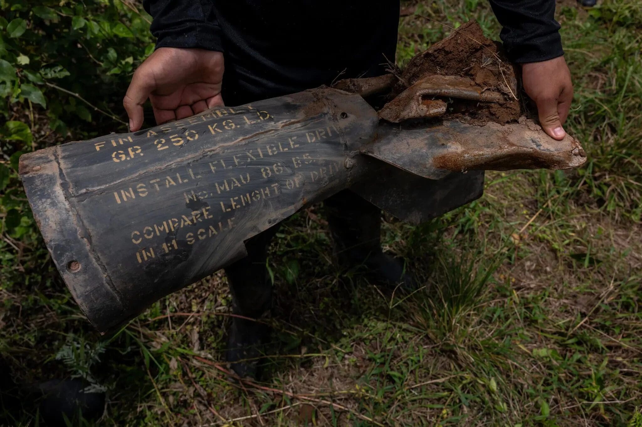Crisis diplomática entre Colombia y Ecuador tras hallazgo de bomba Mark-82 en Putumayo. Detalles de las acusaciones de Petro y la respuesta de Noboa.