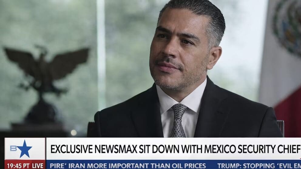 Omar García Harfuch revela en Newsmax el futuro de la seguridad en México tras el abatimiento de "El Mencho". Conoce la estrategia contra redes financieras.