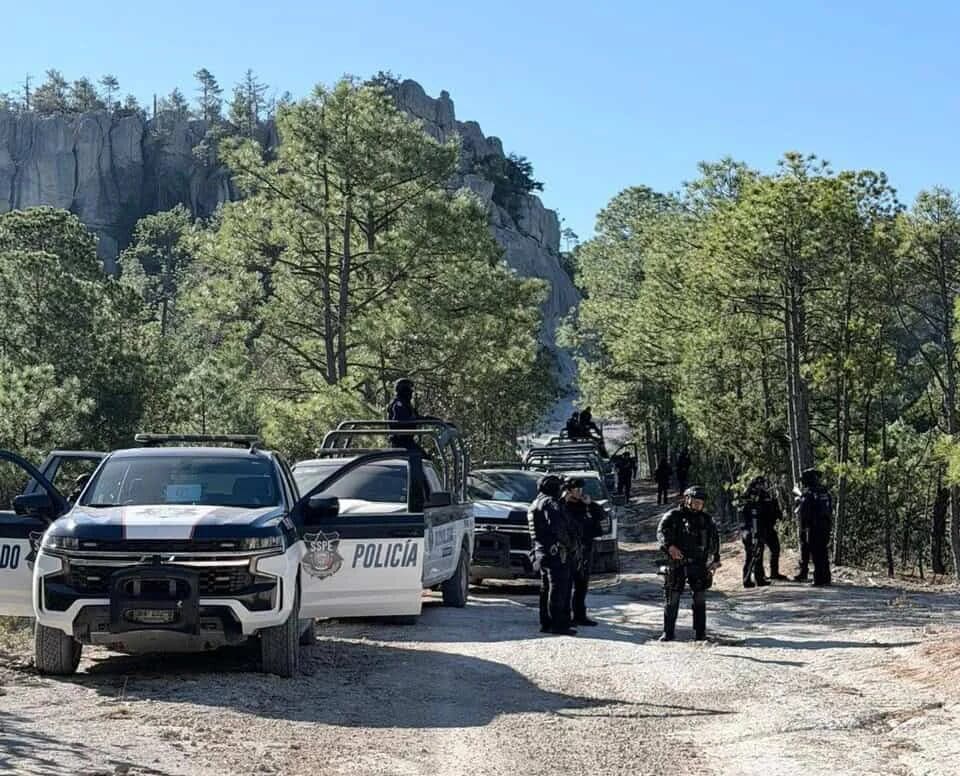 VIDEO: Mira el enfrentamiento en Guadalupe y Calvo captado por cámaras corporales de la SSPE. Detalles del operativo y el armamento asegurado.