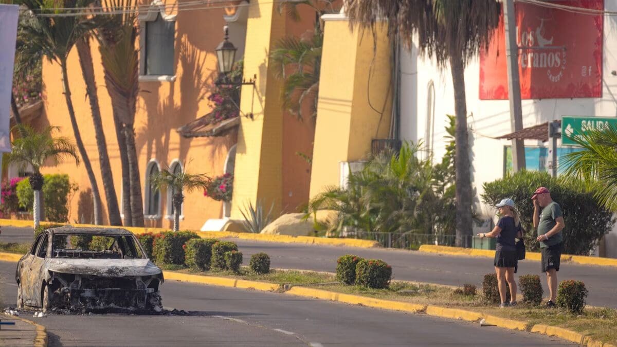 FGR explica por qué no se resguardó la cabaña de "El Mencho" tras su muerte en Tapalpa. Detalles sobre la contaminación de la narconómina y pruebas.