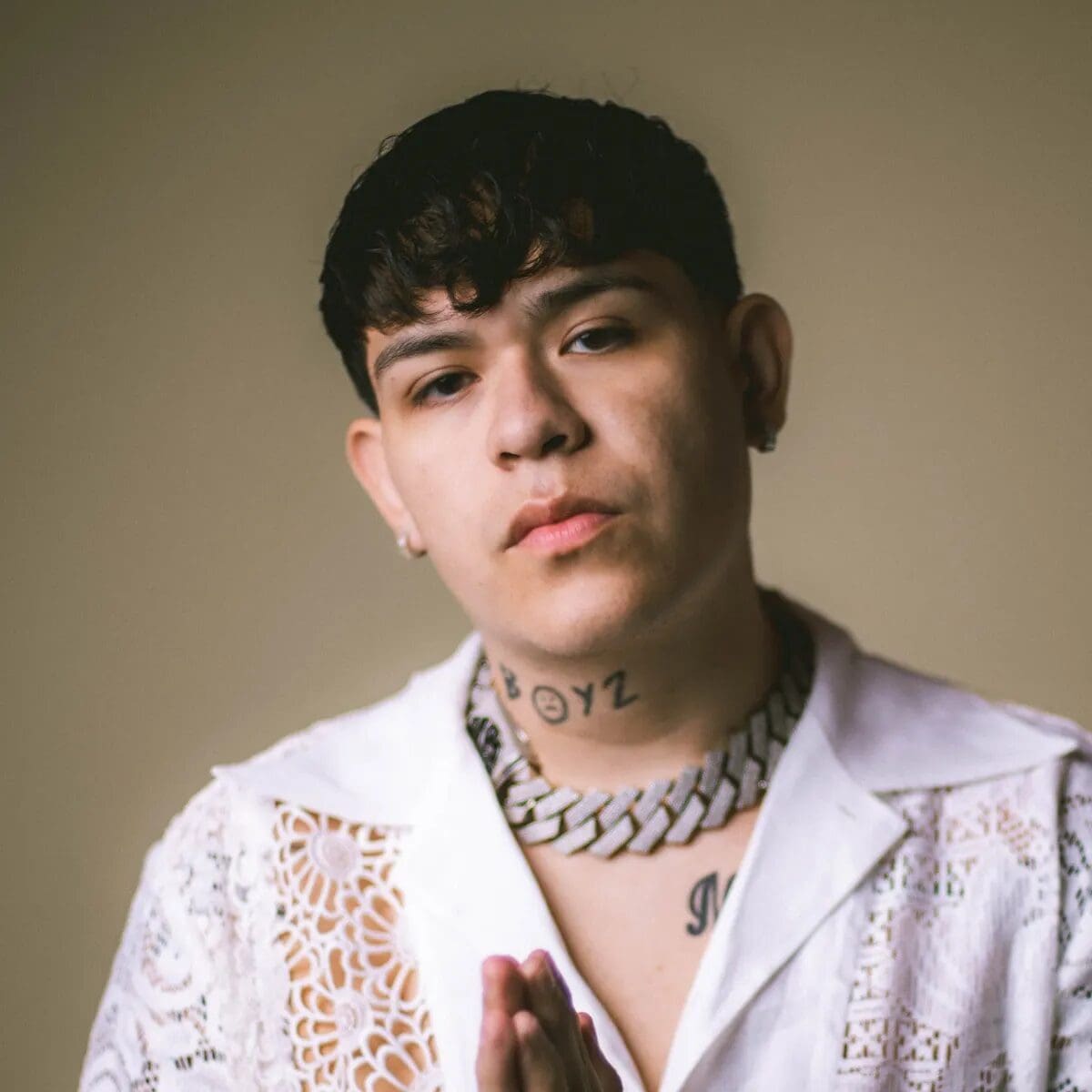 Junior H denuncia censura de narcocorridos en México durante el festival SXSW en Austin. Conoce su crítica al gobierno y los detalles de sus multas.