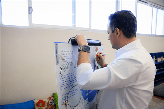 Marco Bonilla impulsa la educación en el Colegio Riberas con becas para 183 alumnos. Conoce los detalles del convenio entre el Municipio y Promesa Educativa.