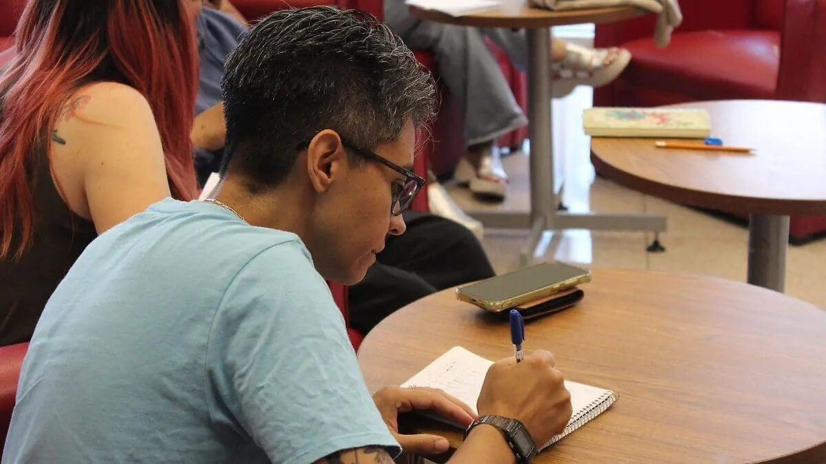 ¿Buscas taller de escritura en Chihuahua? "La máquina de ficciones" inicia en la Biblioteca Carlos Montemayor. Conoce horarios y cómo inscribirte.