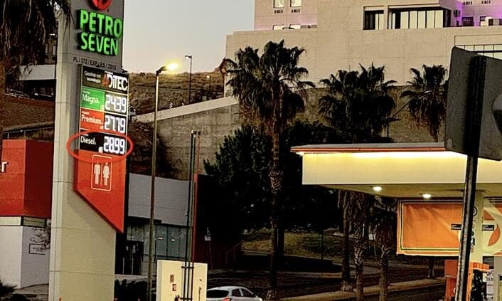 ¿Por qué subió el diésel en Chihuahua a $28.99? Conoce el impacto de la guerra entre EE. UU. e Irán y el bloqueo del Estrecho de Ormuz.