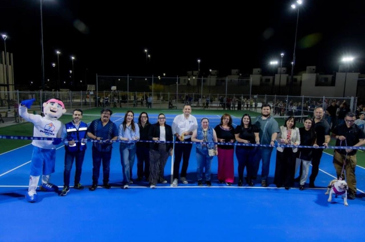 Marco Bonilla inaugura cancha de tenis en Haciendas del Real.