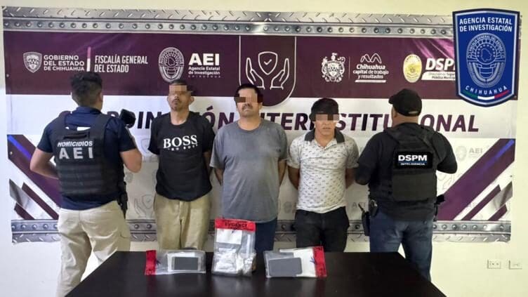 AEI y Policía Municipal detuvieron a tres hombres con 37 gramos de presunto cristal en la colonia Revolución.