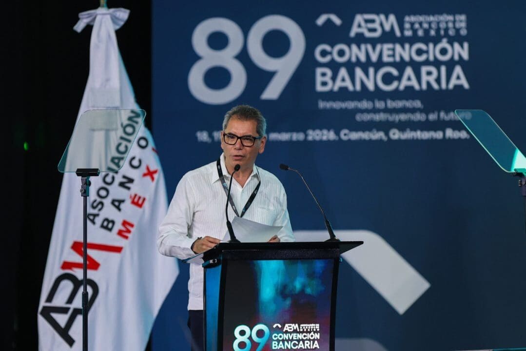 Edgar Amador Zamora, titular de la SHCP, destaca la resiliencia de la economía mexicana y proyecta un crecimiento de hasta 2.8% para el año 2026.
