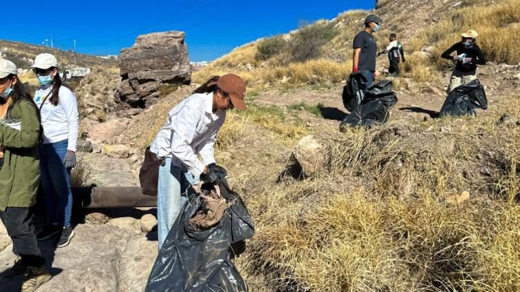 El Gobierno Municipal de Chihuahua retiró dos toneladas de basura del Río Chuvíscar. Conoce los detalles de la jornada de limpieza y participación ciudadana.