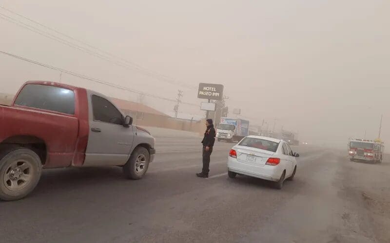 Consulta el clima en Chihuahua para este fin de semana. Protección Civil advierte por vientos de 45 km/h y descenso de temperatura a 25 grados.