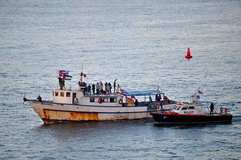 Cuba y México buscan dos barcos del Convoy Nuestra América desaparecidos en el Caribe. Detalles sobre la tripulación y el operativo de la Marina.