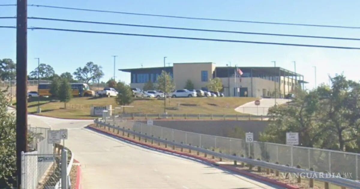 Tiroteo en escuela de Bulverde, Texas: Un estudiante de 15 años hiere a su maestra y se quita la vida. Detalles de la investigación del FBI en la escena.