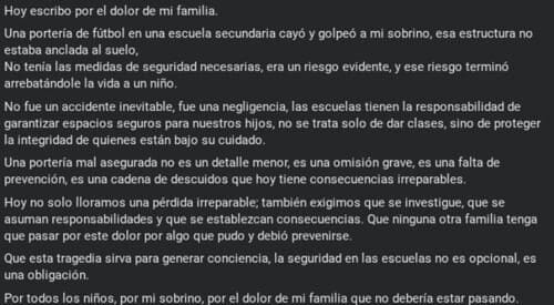 Familiares de un estudiante fallecido tras la caída de una portería en una secundaria de Anáhuac denunciaron negligencia y exigieron investigar a la escuela.